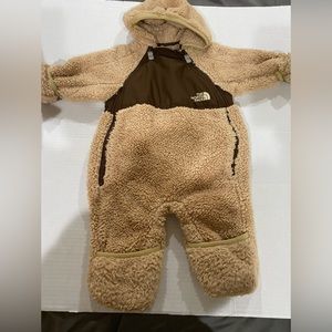 North face baby neutral brown bear snowsuit jacket with side zippers size 0-3m